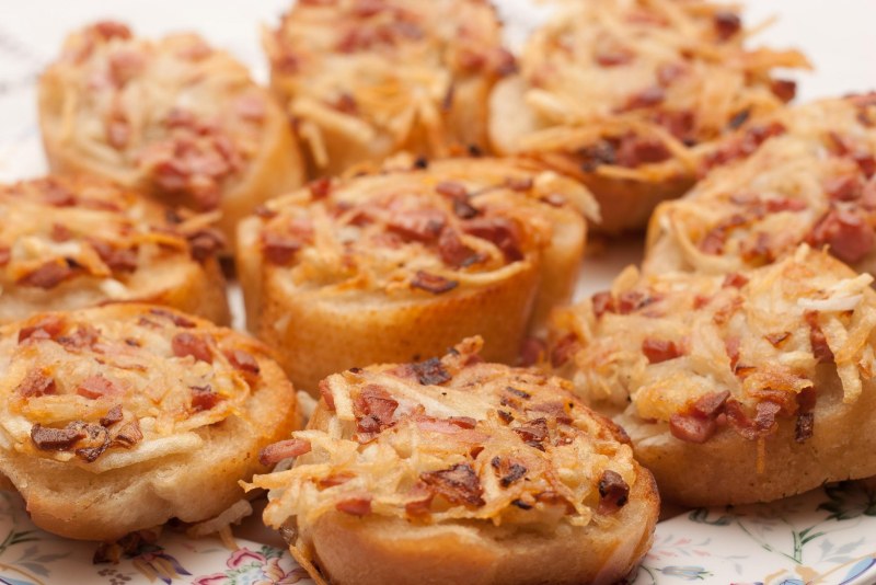 Гренки с чесноком и сыром
