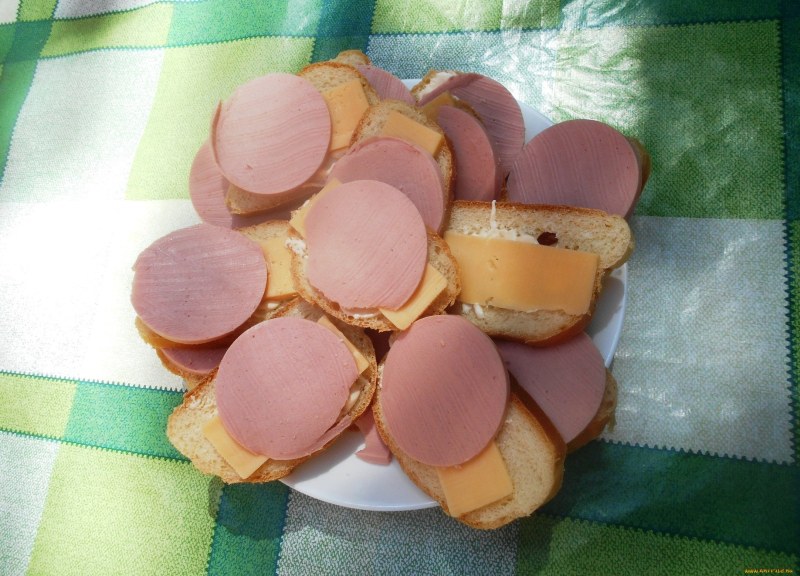Хлеб колбаса сыр