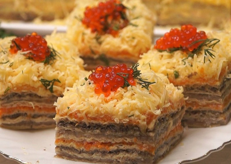 Рыбный пирог из коржей Наполеон