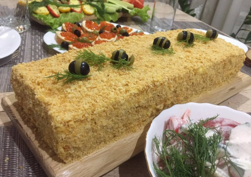 Вафельный торт закусочный с консервой рыбной