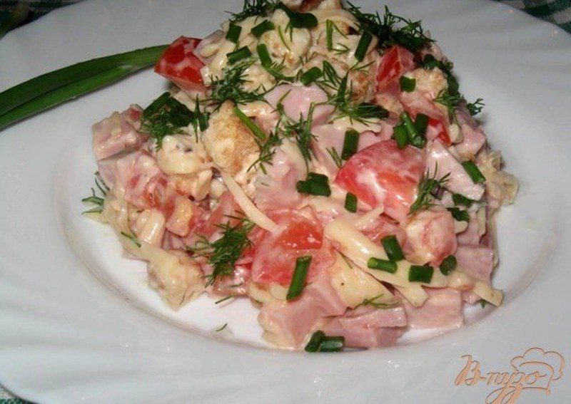 Салат с ветчиной фасолью и кукурузой