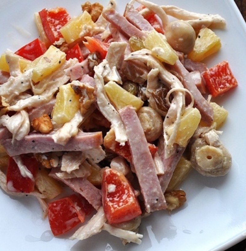 Салат с ветчиной и грибами