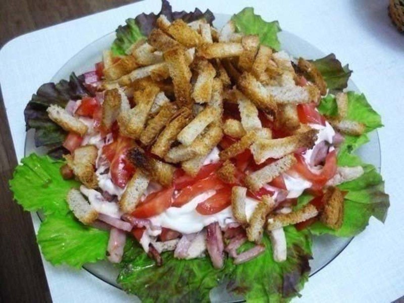 Салат Кармен с курицей и ветчиной
