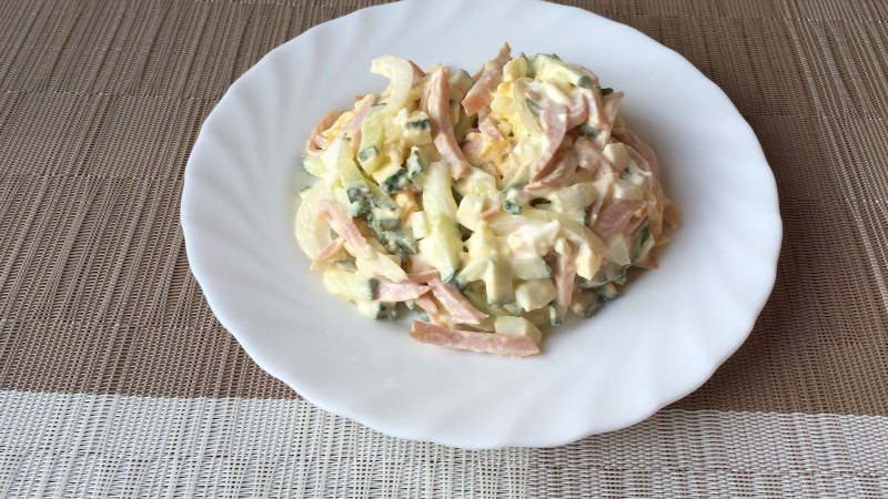 Салат с ветчиной и стручковой фасолью