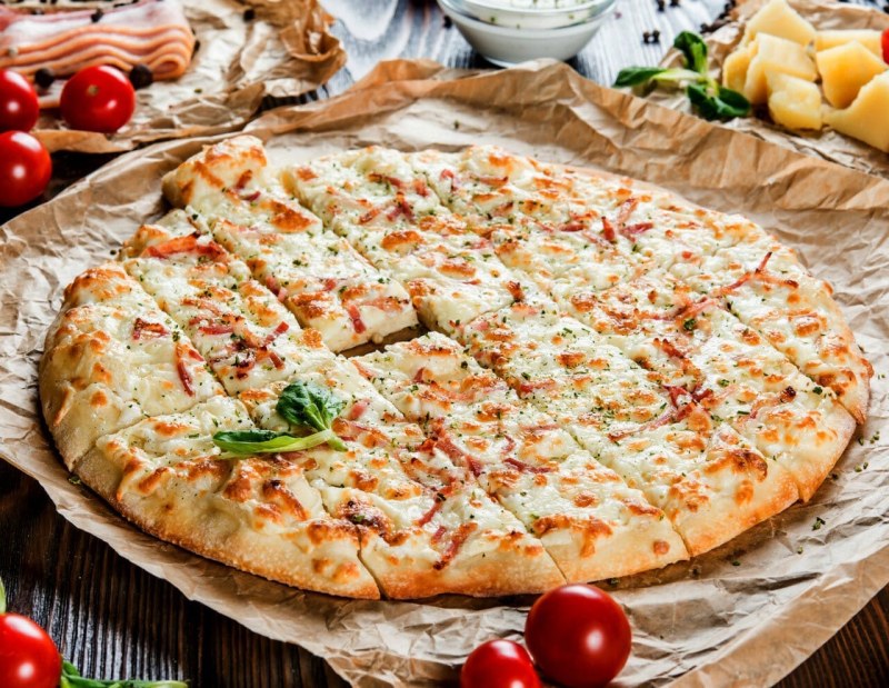 Фокачча с пармезаном и розмарином