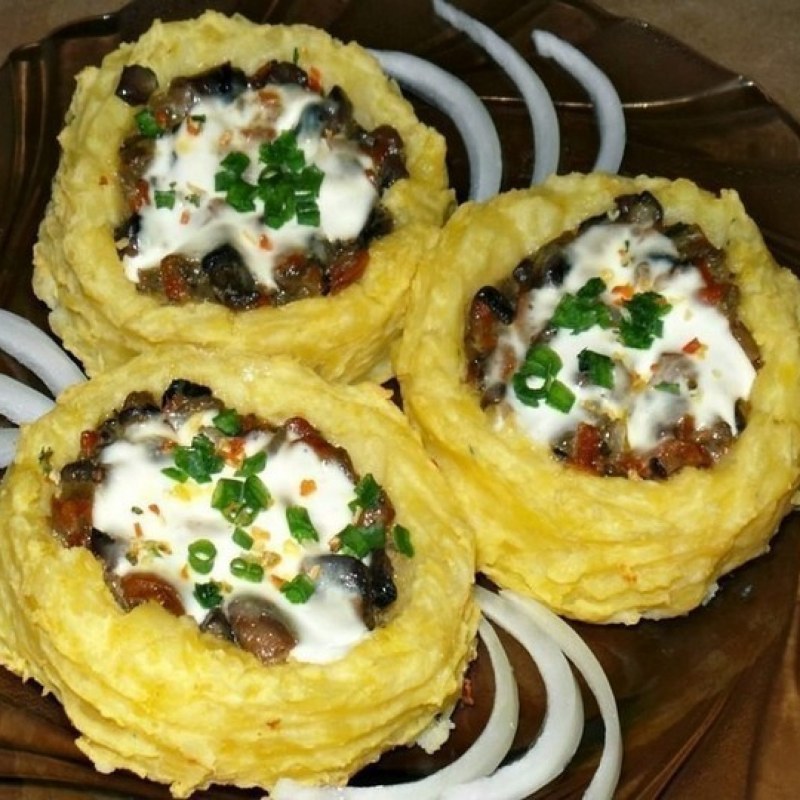 Картофельные гнезда с шампиньонами