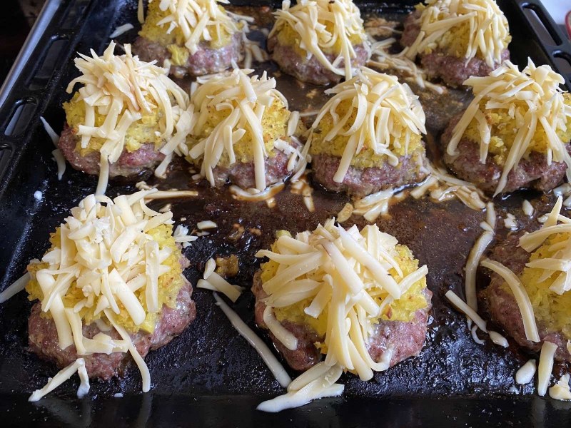 Гнезда из фарша с начинкой