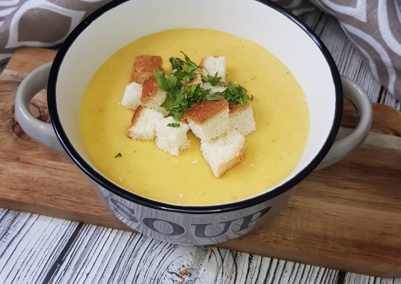 Английский куриный суп с рисом и сыром