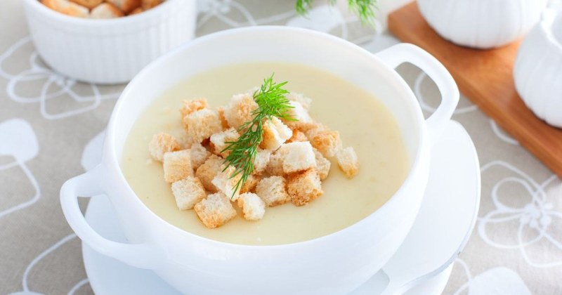 Суп-пюре картофельный с курицей и гренками
