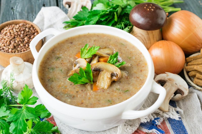 Гречневый суп с шампиньонами