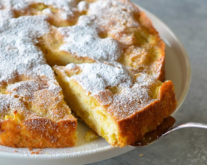 Шарлотка с яблоками
