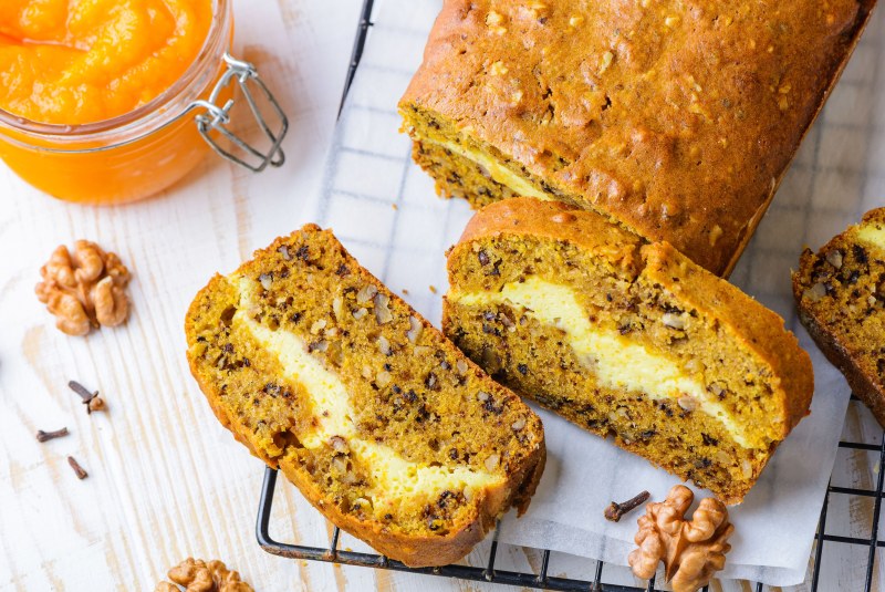 Шарлотка из белого хлеба