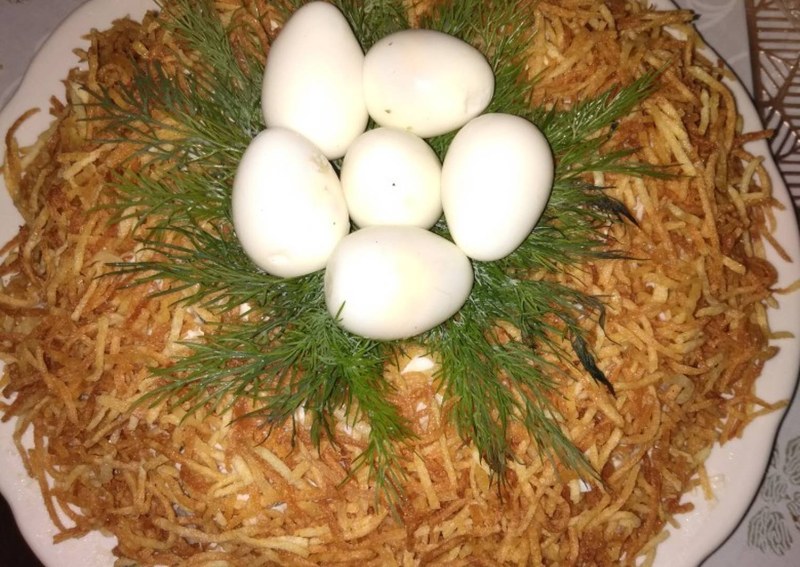 Салат с картошкой фри гнездо глухаря