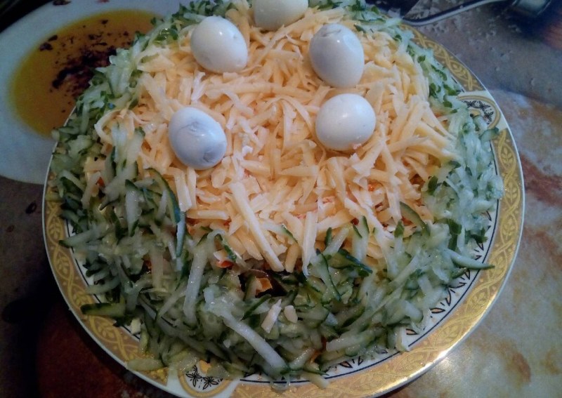 Салат глухариное гнездо классический