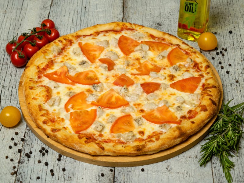 Пицца с грибами и сыром