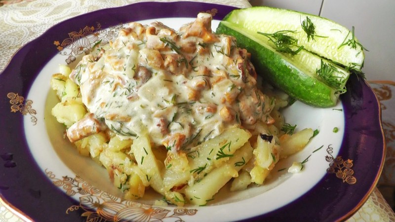 Жареная картошка с лисичками