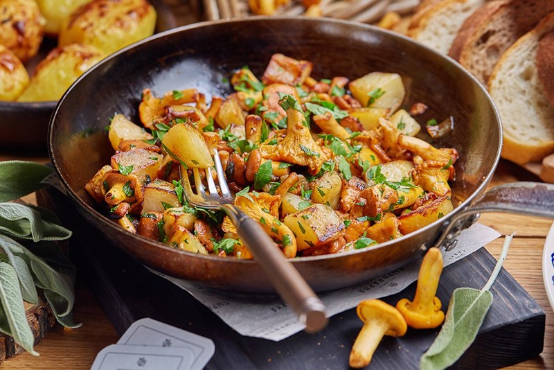 Картофель жареный с лисичками