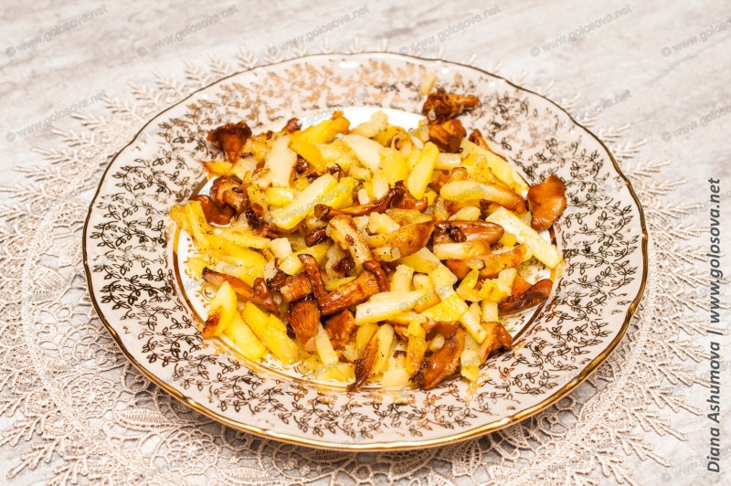 Грибы лисички с картошкой