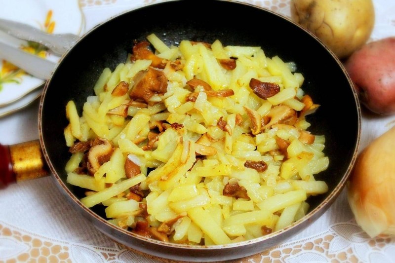 Лисички грибы жареные