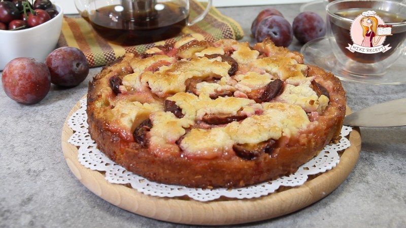 Марципановый пирог со сливами