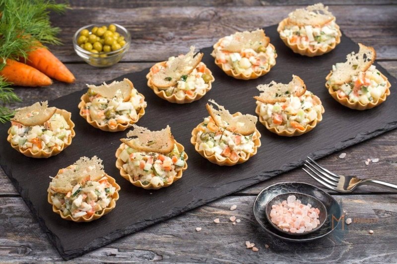 Ложные куриные ножки из фарша на палочке