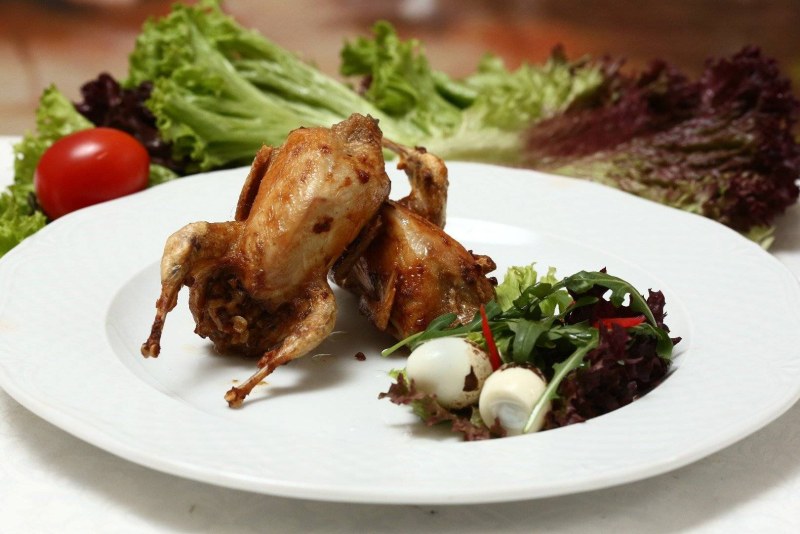 Канапе с перепелиными яйцами шампиньонами