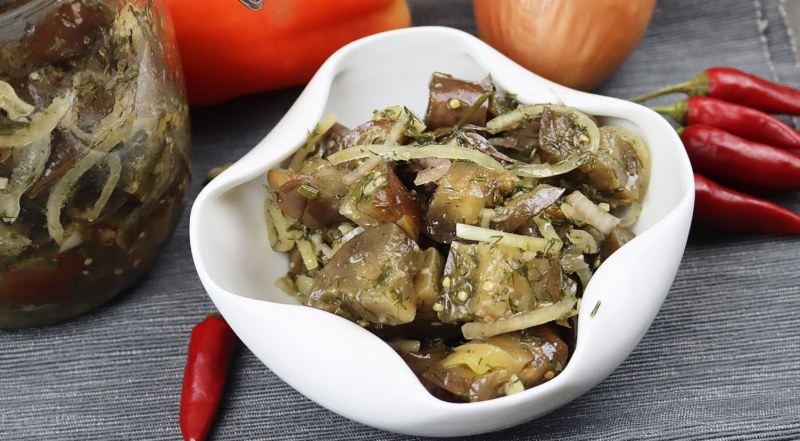 Цыганка готовит баклажаны маринованные