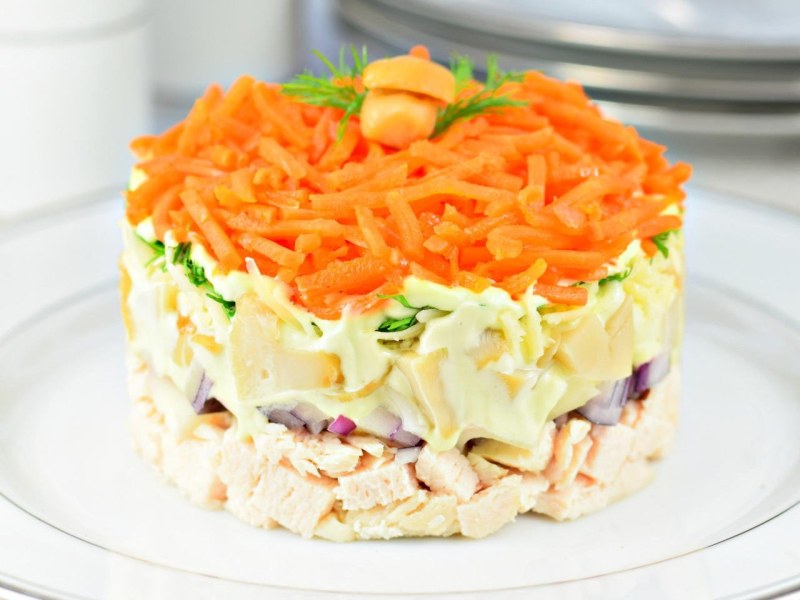 Салат из сухариков и кукурузы