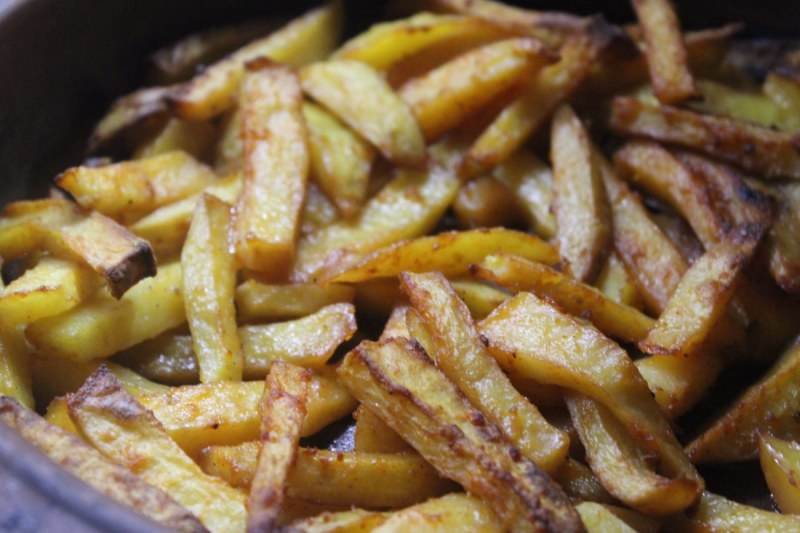 Картофель дольками в духовке