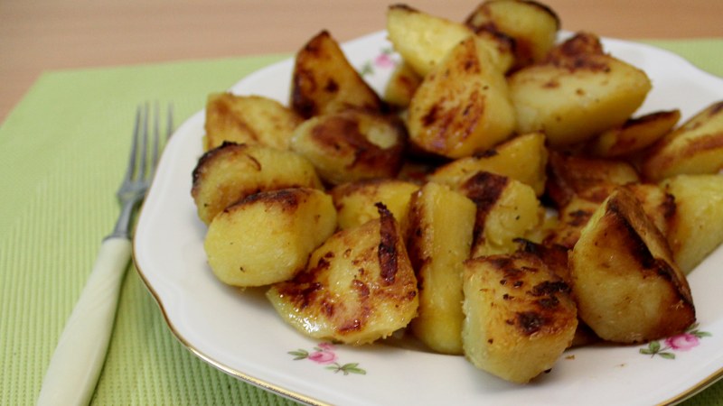 Картофель дольками в духовке