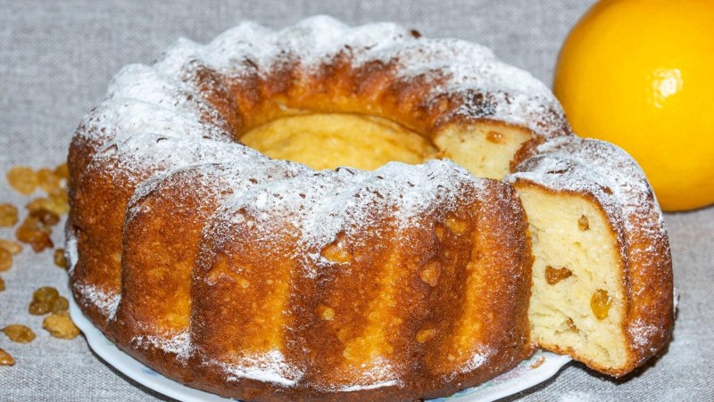 Творожный кекс с изюмом в духовке