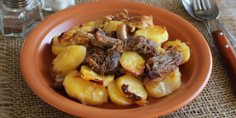 Жареная картошка с тушенкой