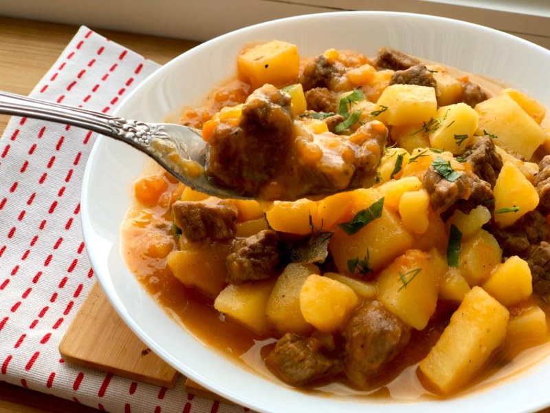 Картофель тушеный с мясом