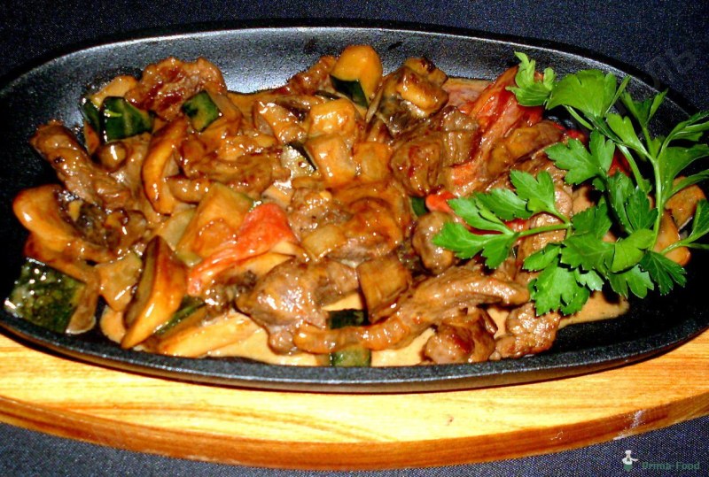 Рагу из индейки с шампиньонами