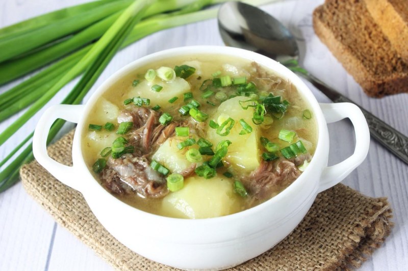 Картошка с тушёнкой в мультиварке