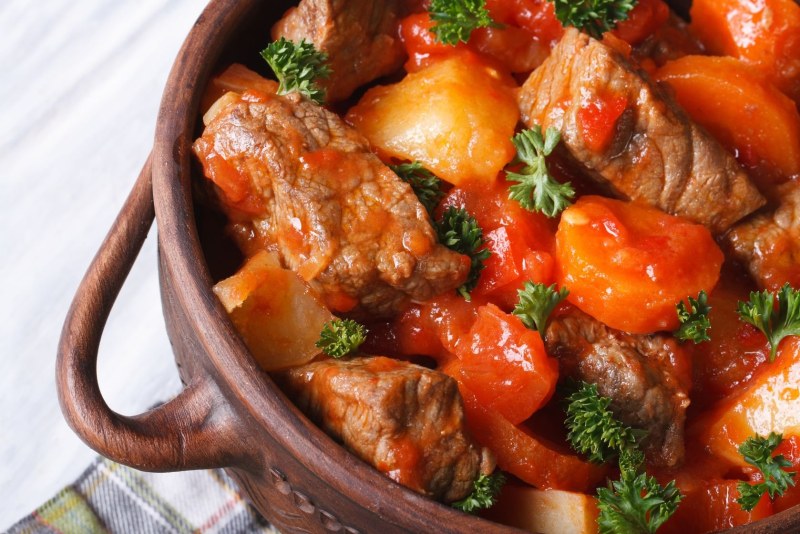 Томленая говядина с овощами