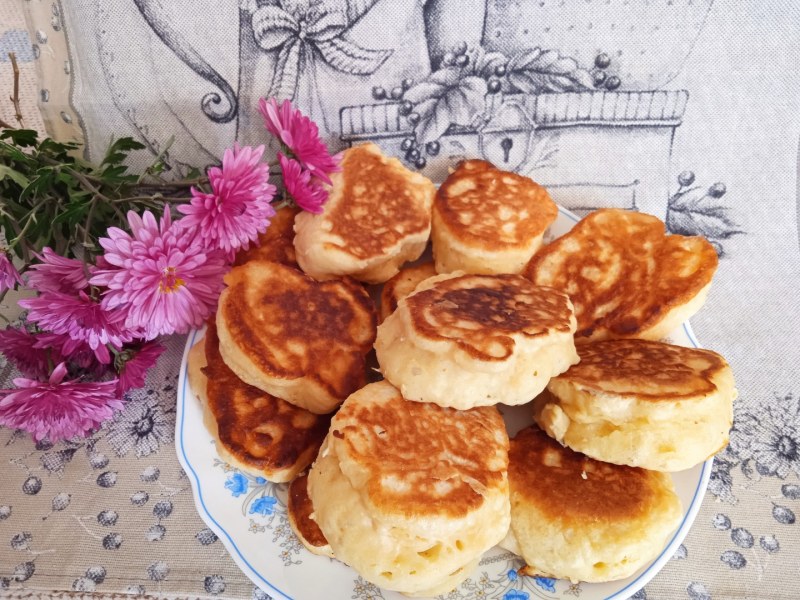 Оладьи на молоке с дрожжами и яйцами