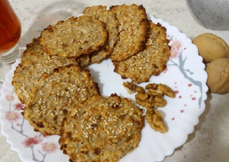 Овсяное печенье с изюмом и кунжутом