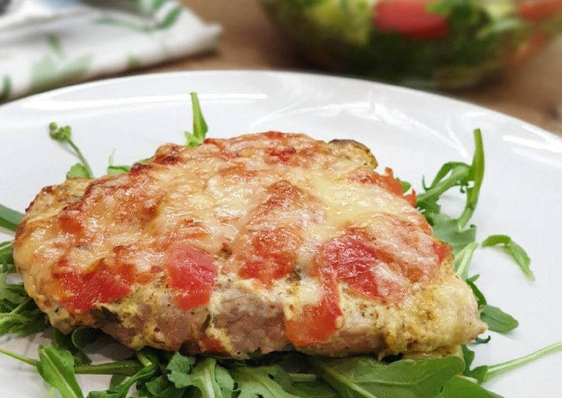 Помидоры с сыром и чесноком