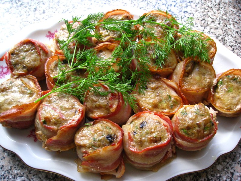 Гнезда с мясными шариками