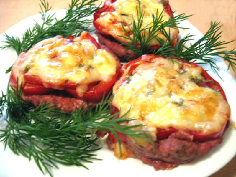 Гнездышки из фарша в духовке