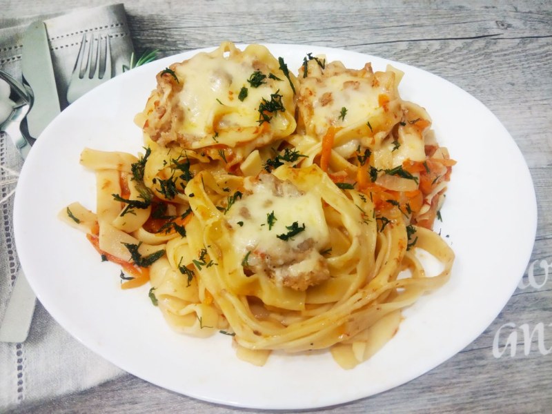 Гнездышки из макарон с курицей