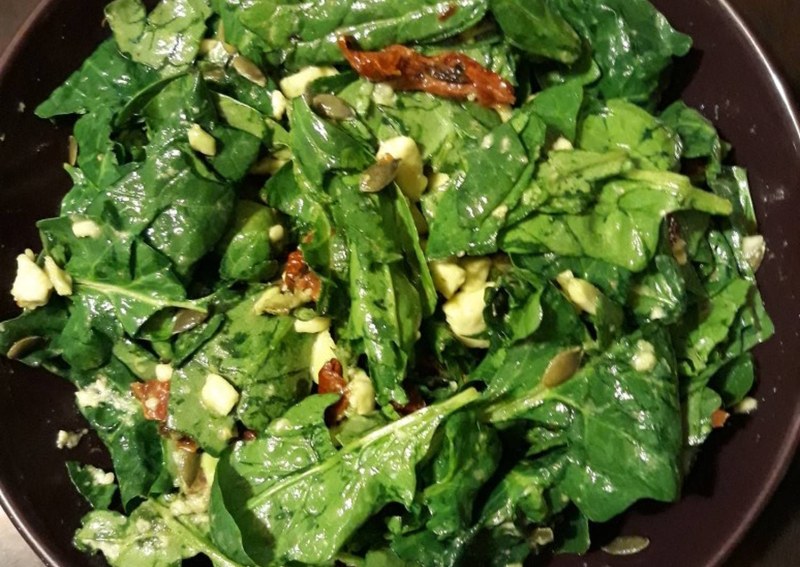 Салат с рукколой и куриной грудкой