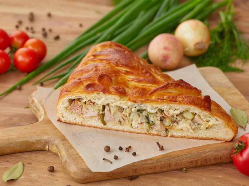 Пирог с курицей и картошкой