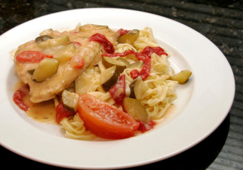 Спагетти с курочкой и помидорами