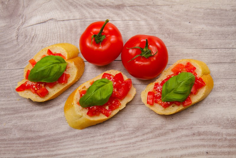 Канапе с ветчиной и черри