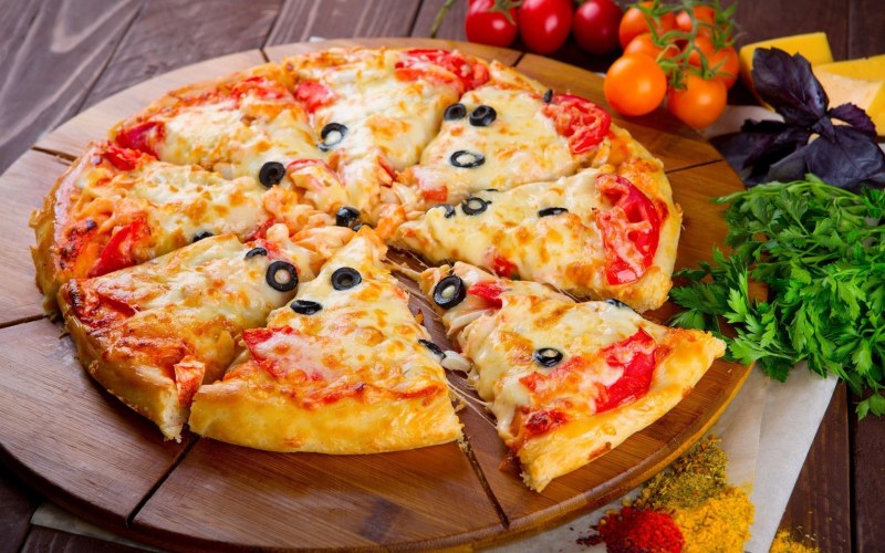 Пицца с копченой курицей