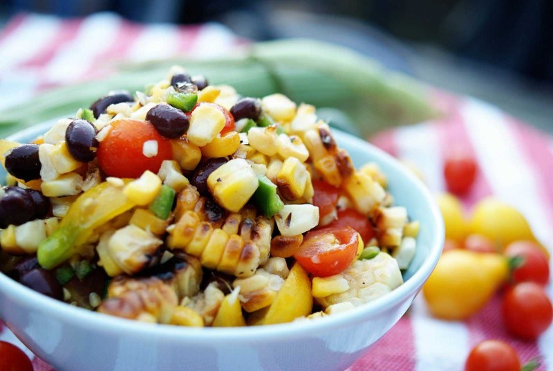 Салат с фасолью и кукурузой