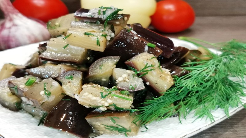 Салат с индейкой и баклажанами
