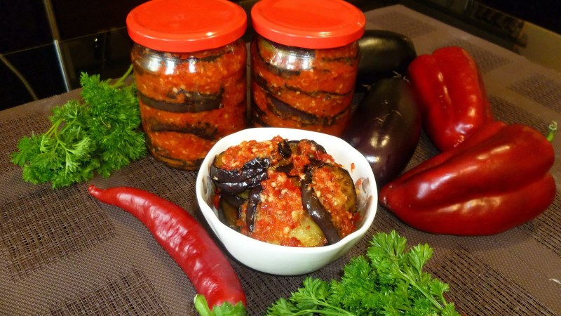 Салат с жареными баклажанами